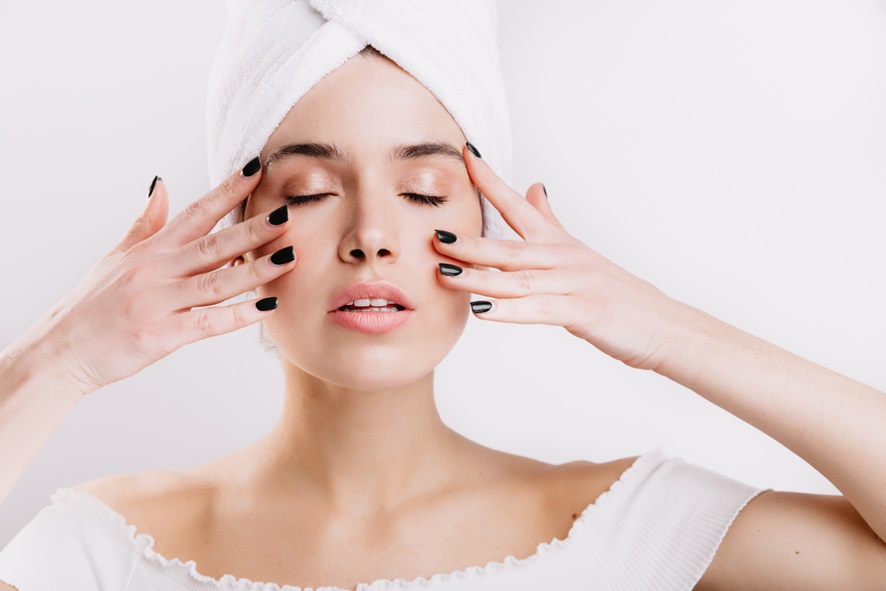A ação da limpeza de pele na saúde da face