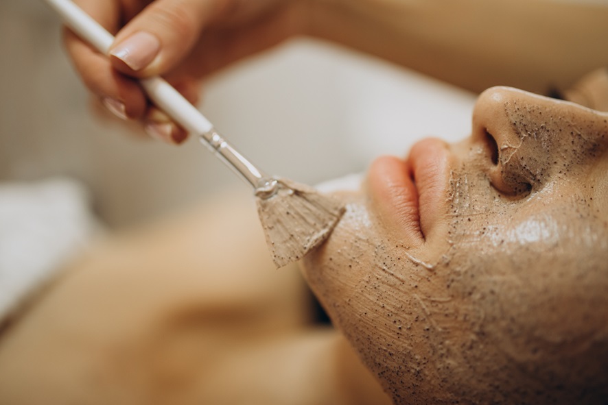 O papel dos profissionais na limpeza de pele