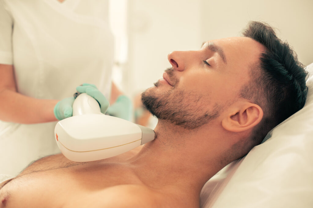 Dia das Mães Saia do óbvio, Presenteie com um procedimento quem sempre cuidou de você Procedimentos-Esteticos-Masculinos-O-Autocuidado-Tambem-e-Coisa-de-Homem