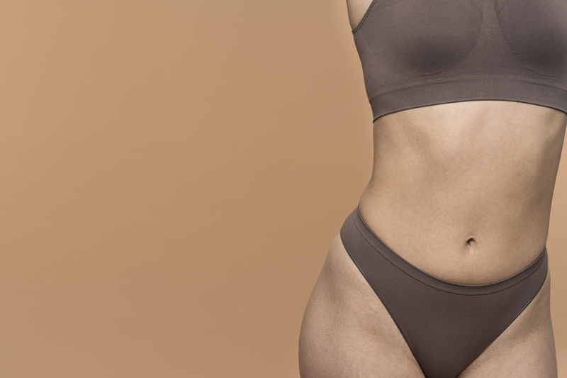 Corpo com pele bonita após realizar jato de plasma corporal.